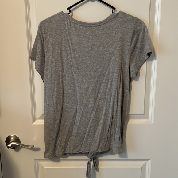 Banana Republic size M heather gray scoop neck tie at bottom top. - Picture 6 of 7